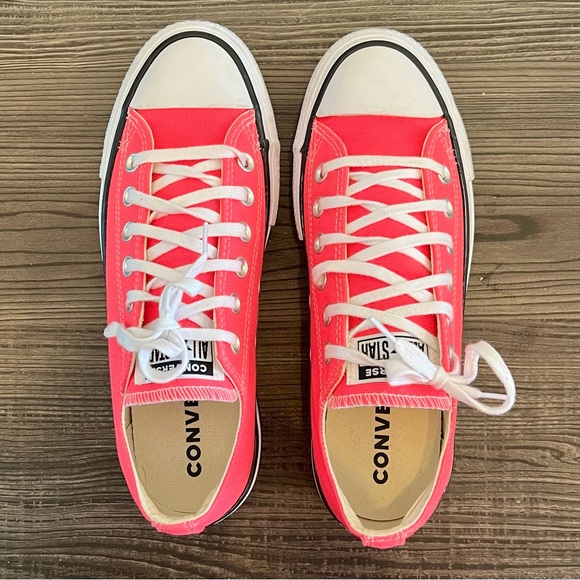 Converse Chuck Taylor All Star Low-Top Vibrant Pink Canvas Sneakers - Picture 1 of 6